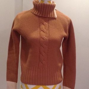 DKNY 100% lambswool sweater